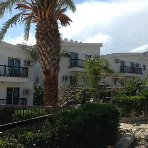 https://aphelandra-hotel-apartments.hotelsatayianapa.com